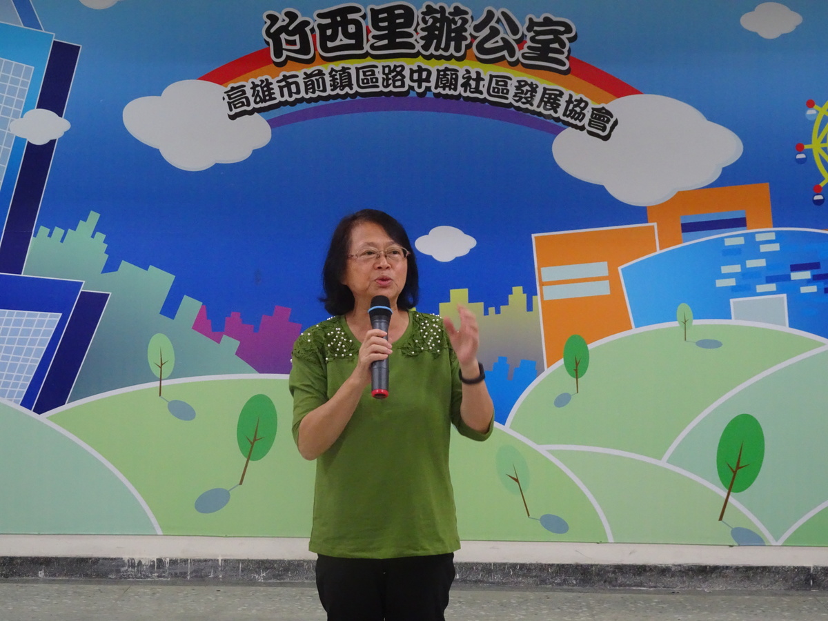 高雄市社會局副局長謝琍琍致詞