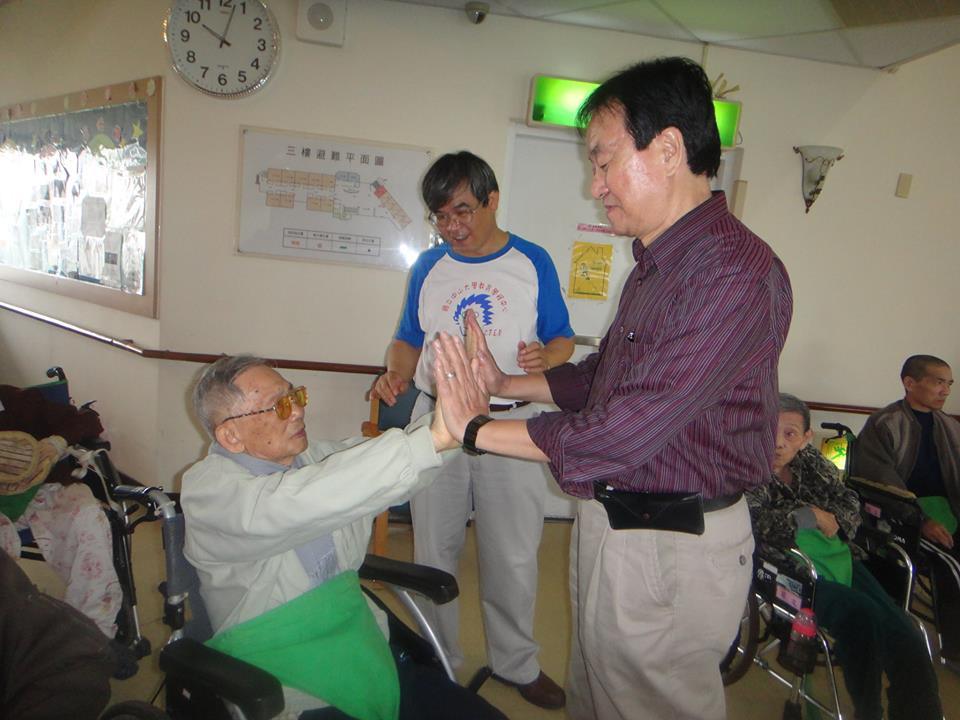 退休教職員工聯誼會 萃文佛恩養護院關懷老人(另開新視窗/jpg檔)圖片