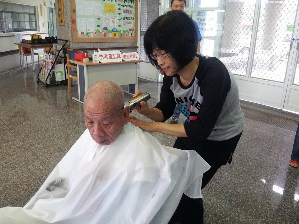 退休教職員工聯誼會 萃文佛恩養護院關懷老人(另開新視窗/jpg檔)圖片