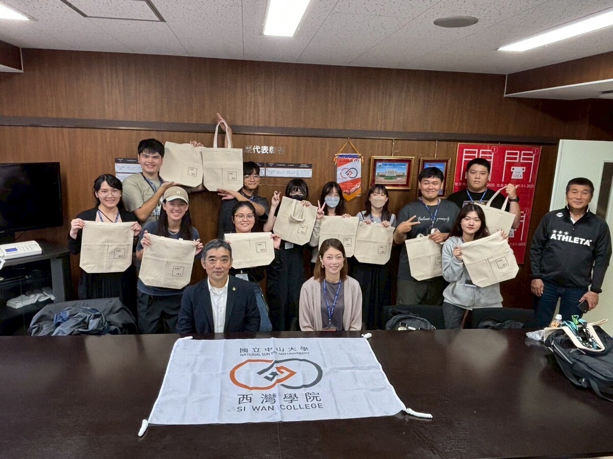 拜訪愛媛大學社會共創學部學部長松村暢彦教授合影(另開新視窗/jpg檔)圖片