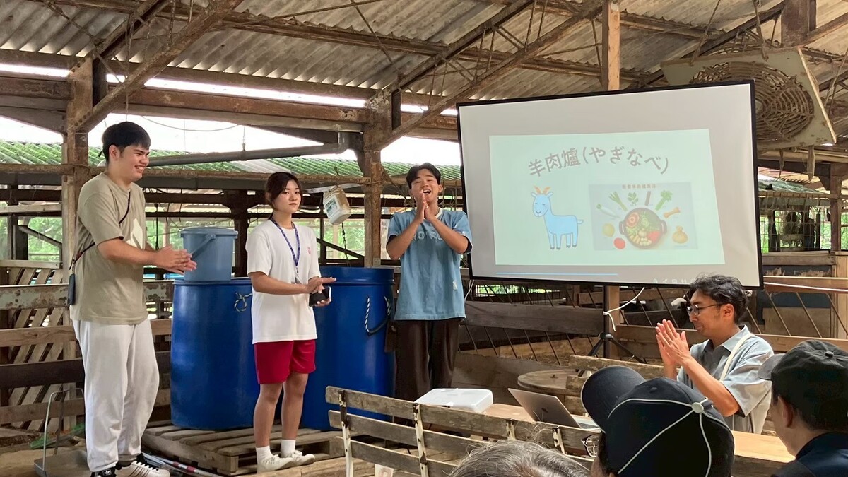 中山大學學生介紹高雄岡山特產的羊肉爐(另開新視窗/jpg檔)圖片