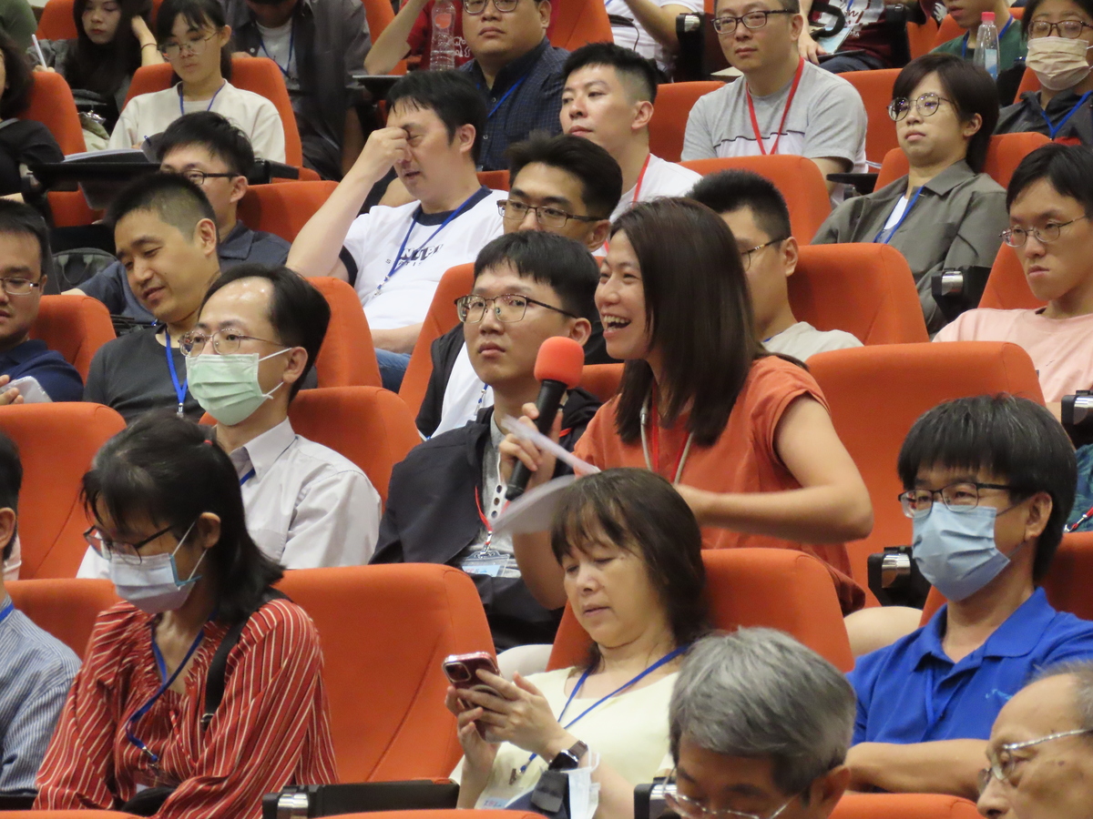 南區統計研討會，學子踴躍提問互動。(另開新視窗/jpg檔)圖片