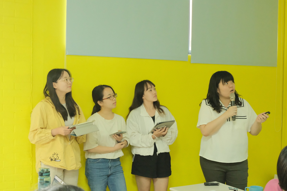 國立中山大學社會學系社會調查與研究方法課程學生於SIG「氣候變遷、災難與地方知識工作坊」活動發表旗津地區的氣候與防災議題研究。圖／許育寧(另開新視窗/jpg檔)圖片