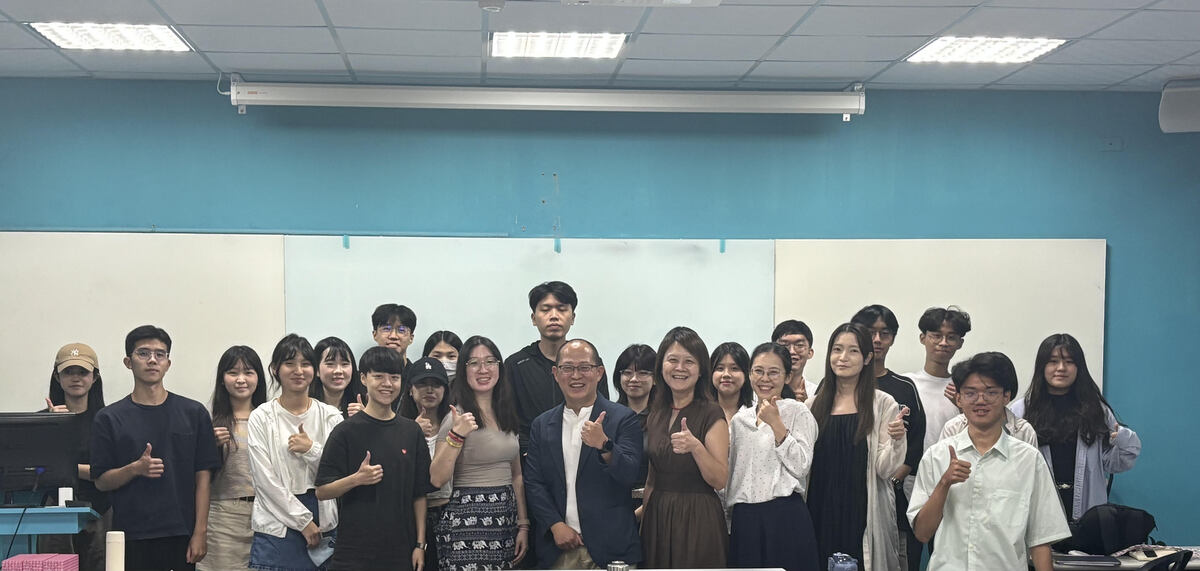 「掌握東協趨勢，直通管理顧問職場」工作坊合影(另開新視窗/jpg檔)圖片