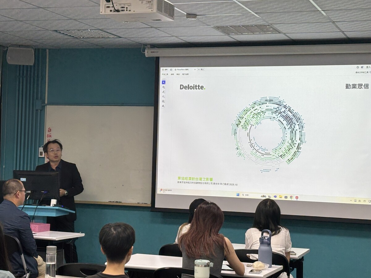 張世賢主任鼓勵學生積極參與職涯活動(另開新視窗/jpeg檔)圖片