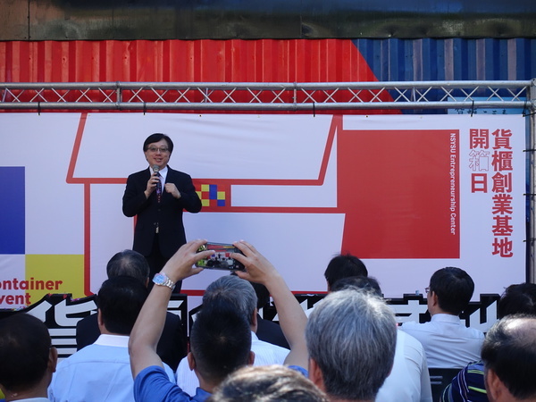 效法賈伯斯創業 中山大學打造貨櫃基地 提撥一億元 設中山創新創業基金(另開新視窗/jpg檔)圖片