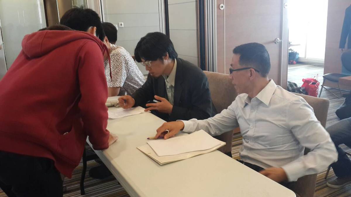 主辦方與評審討論競賽規則(主辦單位提供)(另開新視窗/jpg檔)圖片