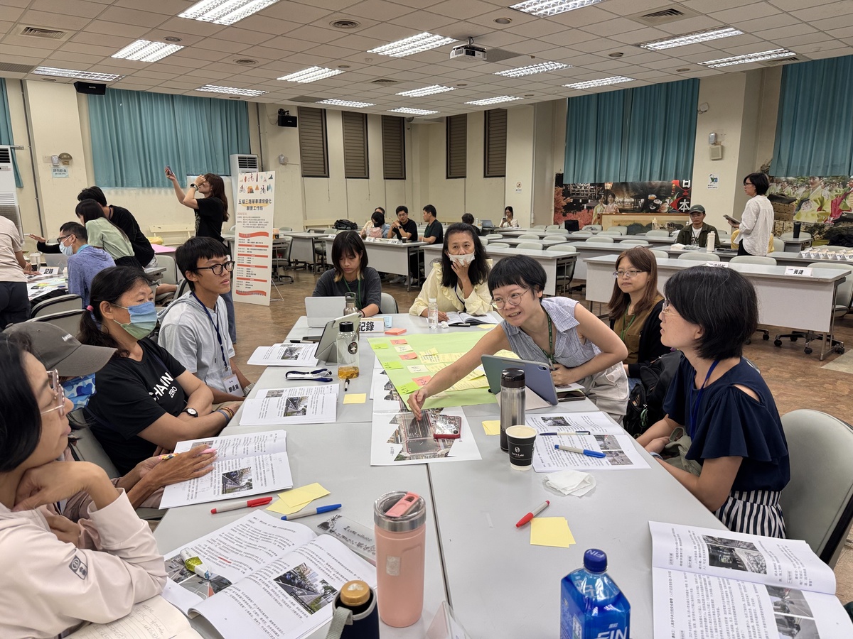 分組討論熱烈(另開新視窗/jpg檔)圖片