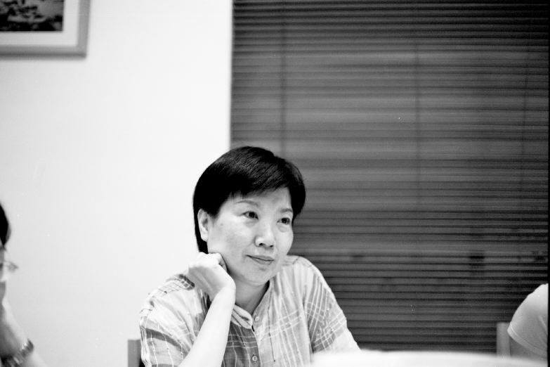 與學生聚餐(2004林秀玲攝)(另開新視窗/jpg檔)圖片