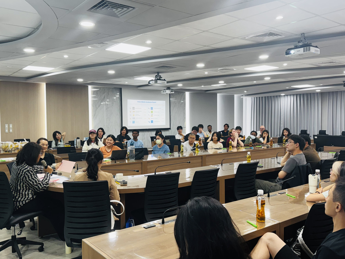 講座以「誰掌控話語權？全球化世界的媒體、權力與影響力」（Who Controls the Story? Media, Power, and Influence in a Global World）為題。(另開新視窗/jpg檔)圖片