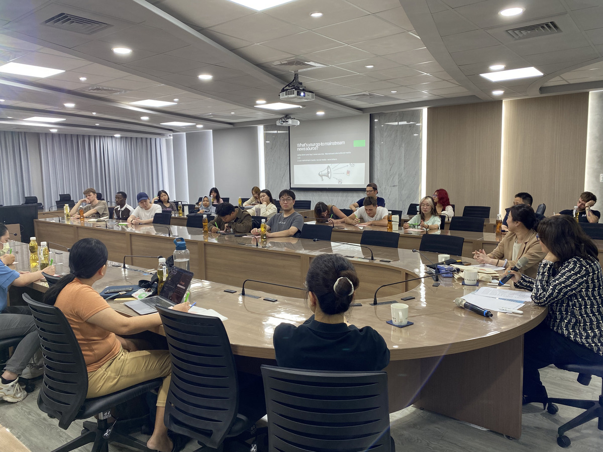 透過與國際媒體實務工作者的交流有助於深化學生對國際傳播與地緣政治的理解。(另開新視窗/jpg檔)圖片