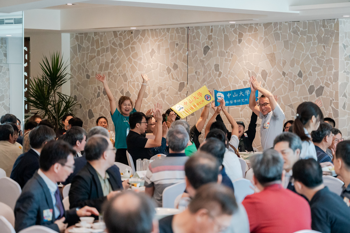 熱情參與活動的生醫所校友(另開新視窗/jpg檔)圖片