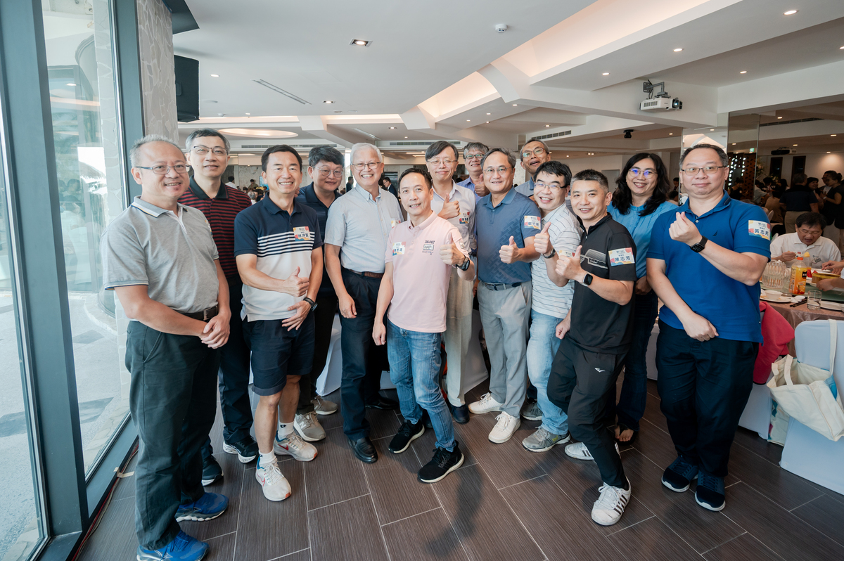 物理系校友與師長合影(另開新視窗/jpg檔)圖片