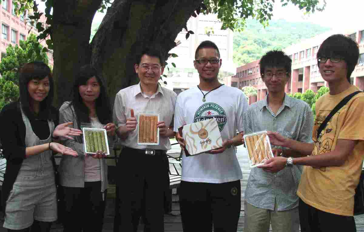中山資管教授邱兆民(左三)「管理資訊系統」課程(另開新視窗/jpg檔)圖片