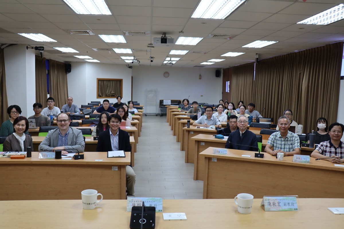 國立中山大學「世界共生與人文創新講座」石守謙院士講座合影(另開新視窗/jpg檔)圖片