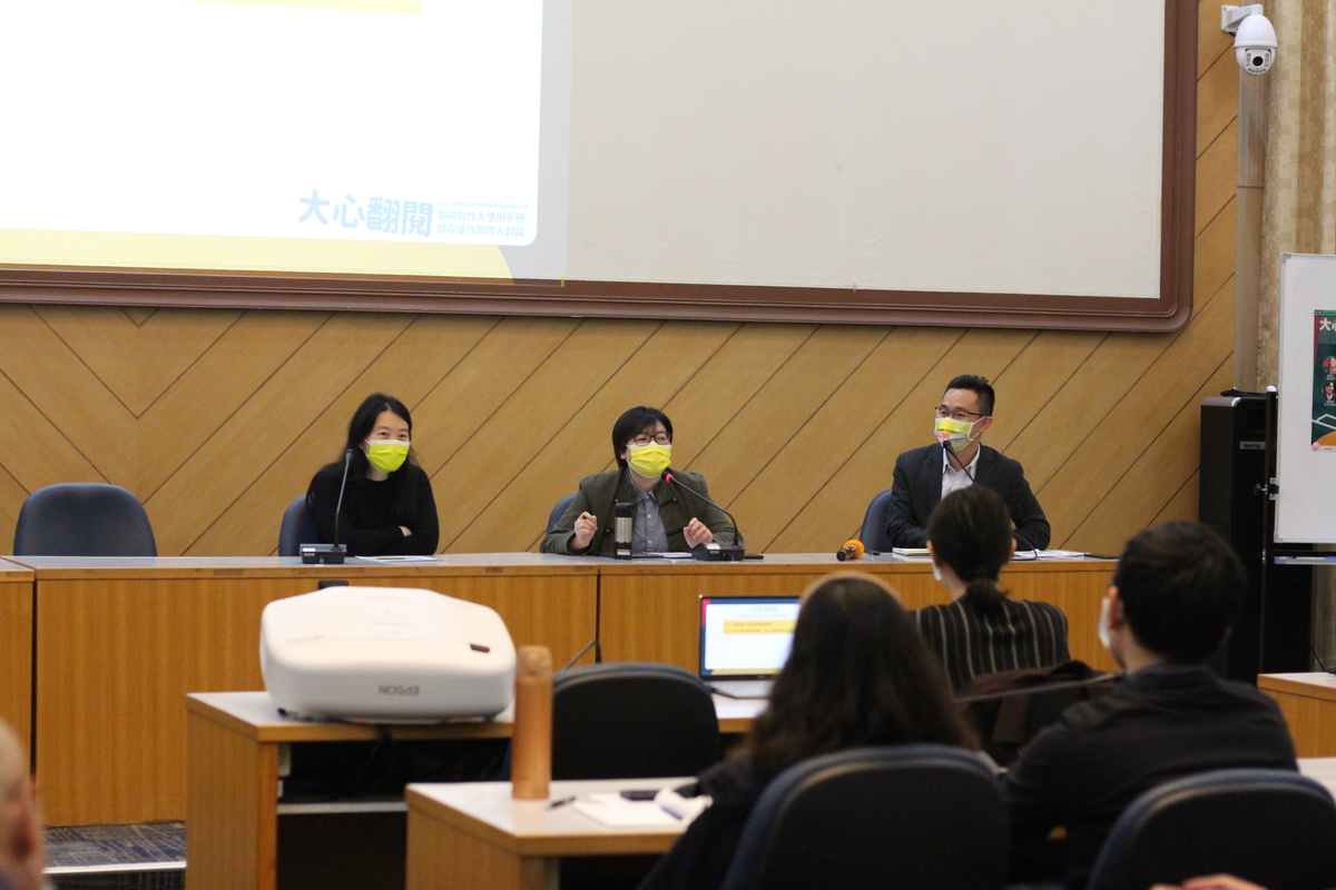 青世代製作人對談問答，由左至右為藍浩之製作人、莊菀萍經理、主持人、中山大學社會實踐與發展研究中心陳志維經理(另開新視窗/jpg檔)圖片
