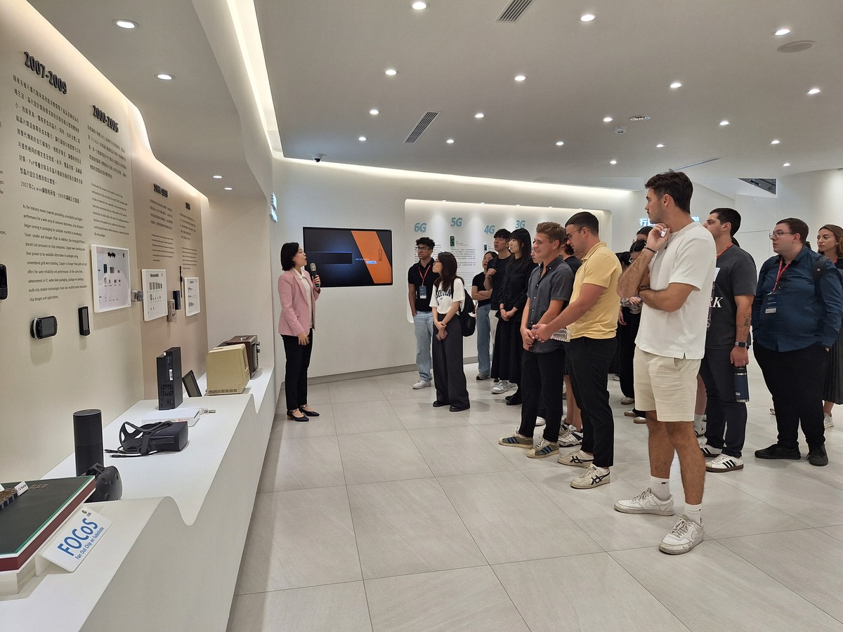 中山大學管理學院 ACT 三國學程學生在「亞洲經營管理」課程安排下，參訪日月光集團（ASE Group）高雄總部。(另開新視窗/jpg檔)圖片