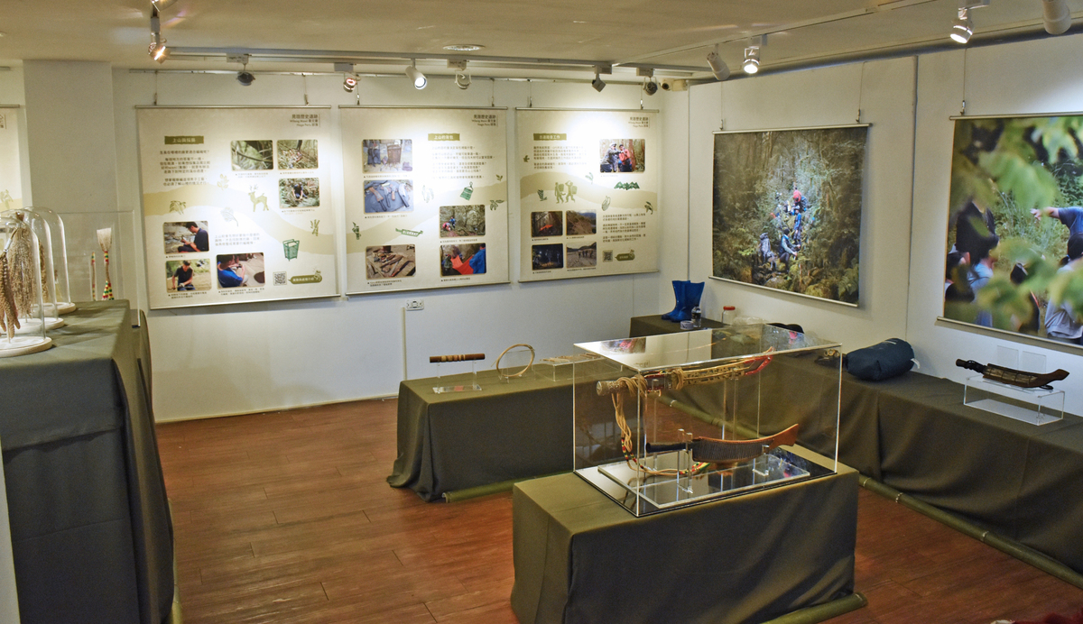 中山大學原住民文化月展覽「腳下的根、雲端的路 gamil hogan na kakay tu'iy yatux na yulung」(另開新視窗/jpg檔)圖片