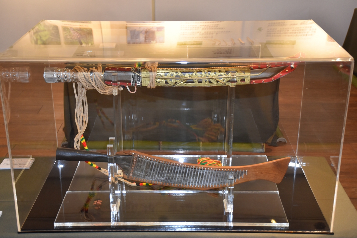 現場也展出魯凱族禮刀(另開新視窗/jpg檔)圖片