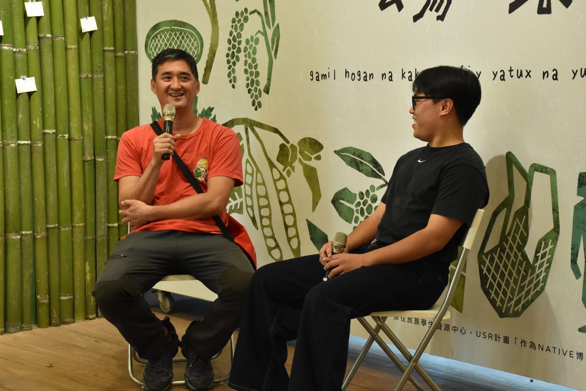 部落講師、南澳鄉武塔國小老師Wilang Mawi韋文豪（左）座談分享(另開新視窗/jpg檔)圖片