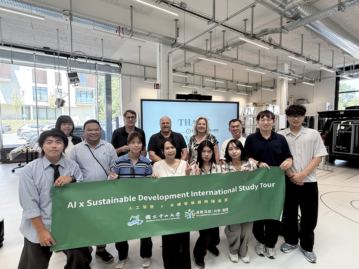 德法國際踏查遊學團與巴登符騰堡教授合影(另開新視窗/jpeg檔)圖片