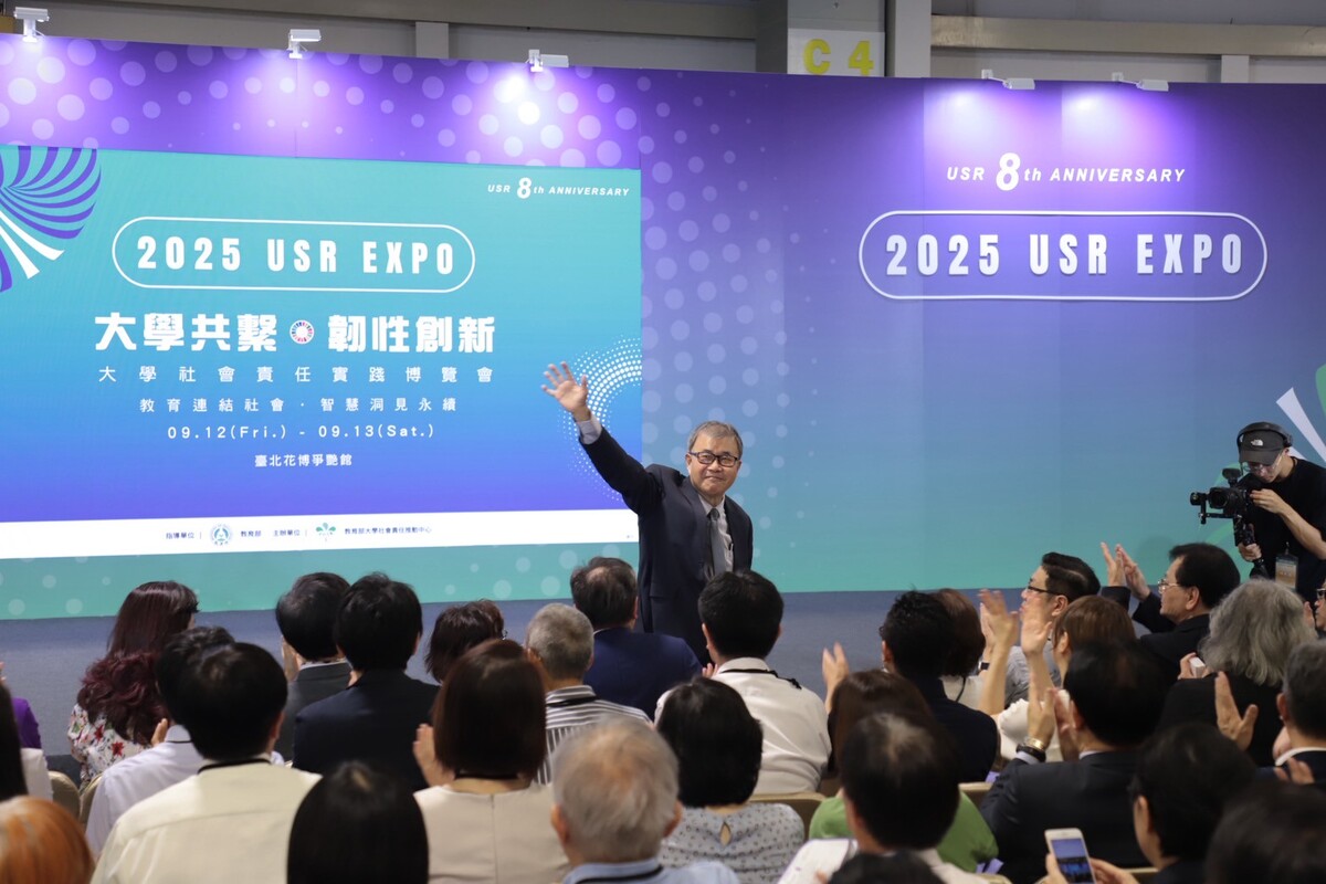 教育部鄭英耀部長致詞(另開新視窗/jpg檔)圖片