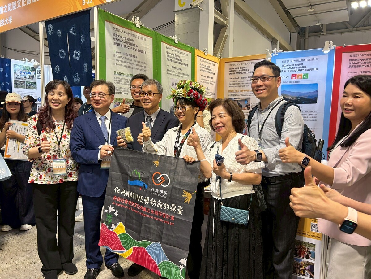 教育部長鼓勵中山大學USR計畫團隊(另開新視窗/jpg檔)圖片