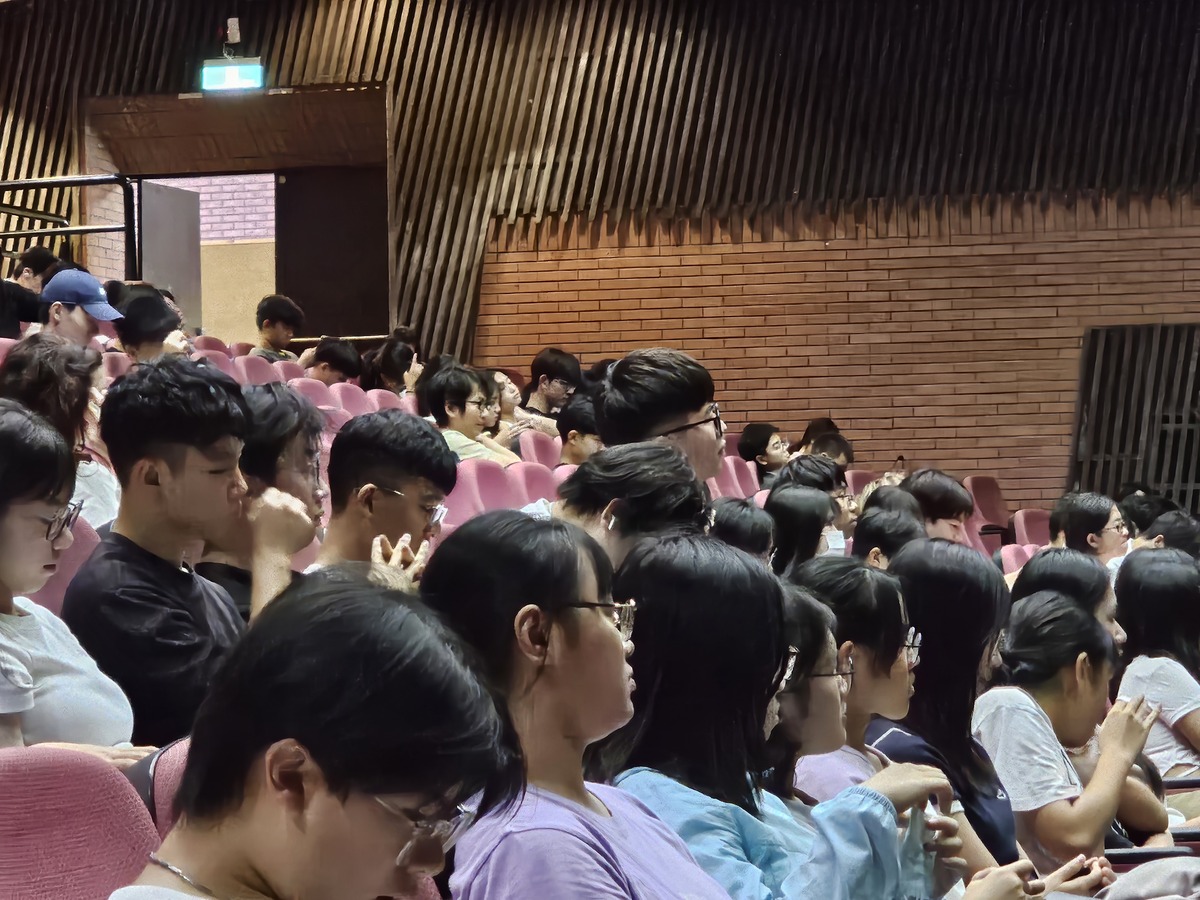 國立中山大學「中文思辨與表達」課程期中跨班演講(另開新視窗/jpg檔)圖片