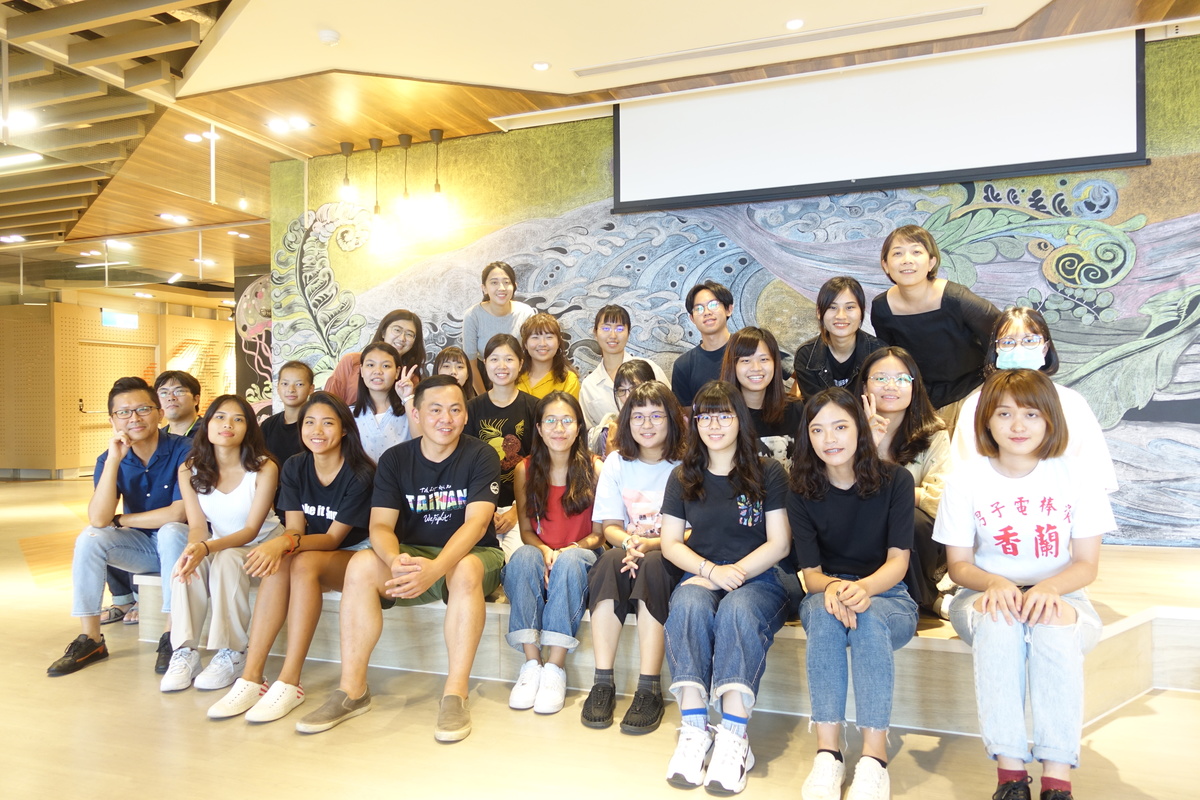 「地方的創造與再生-鹿港囝仔的策略與行動」講座合影(另開新視窗/jpg檔)圖片
