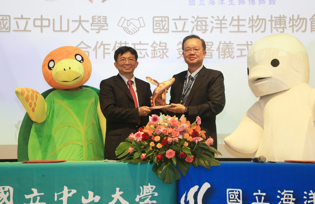 交換紀念品。(另開新視窗/jpg檔)圖片