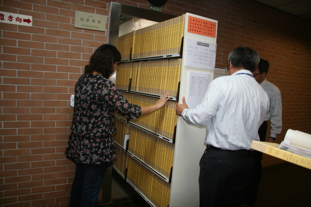 活動式永久檔案櫃搬運示範(另開新視窗/jpg檔)圖片