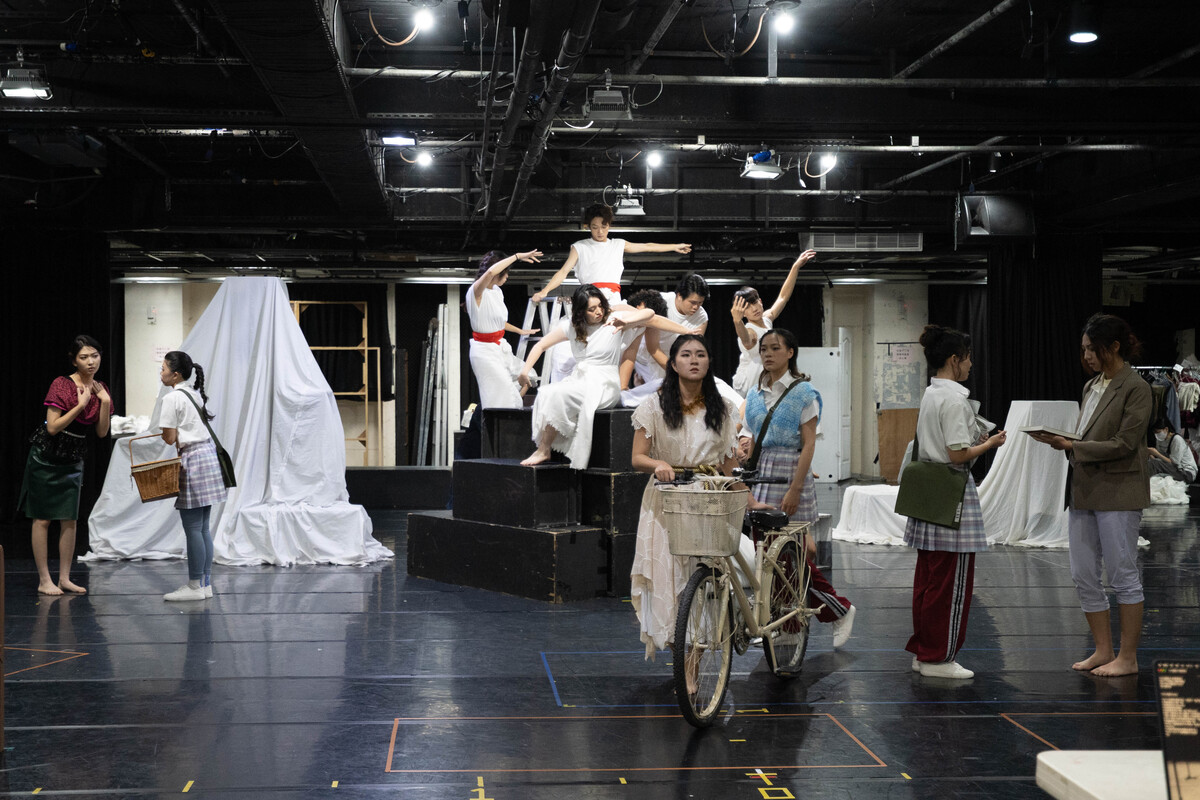 國立中山大學劇場藝術學系年度製作《蝶變纏身》(另開新視窗/jpg檔)圖片