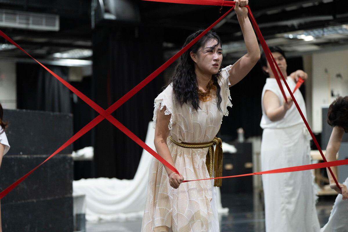 國立中山大學劇場藝術學系年度製作《蝶變纏身》(另開新視窗/jpg檔)圖片