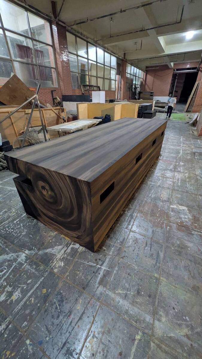 盤點舊有長桌重新改裝上漆再利用(另開新視窗/jpg檔)圖片