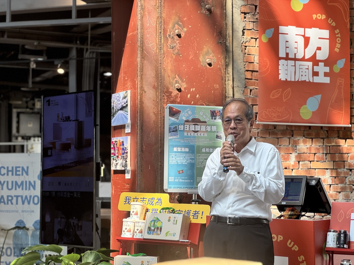 棧貳庫總經理蘇志勳深受感動(另開新視窗/jpeg檔)圖片