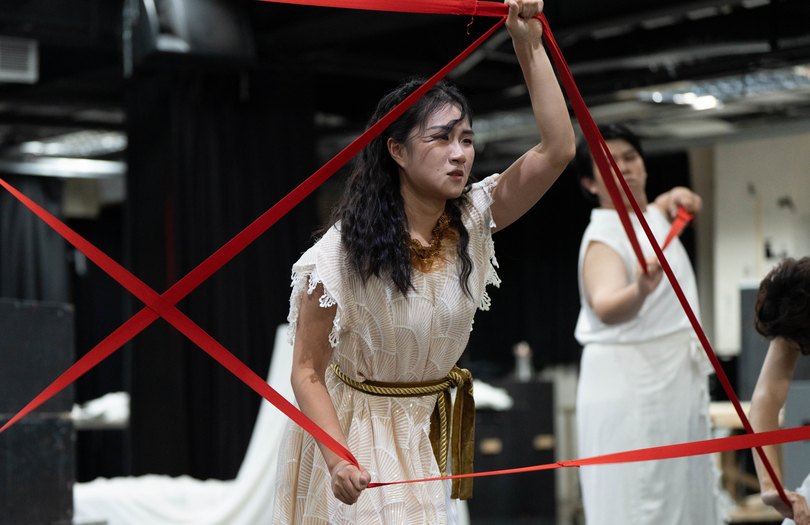 永續思維回應生命倫理　中山大學《蝶變纏身》首創綠色劇場實踐