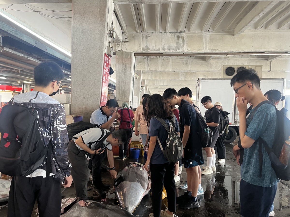 近距離觀察漁獲(另開新視窗/jpg檔)圖片