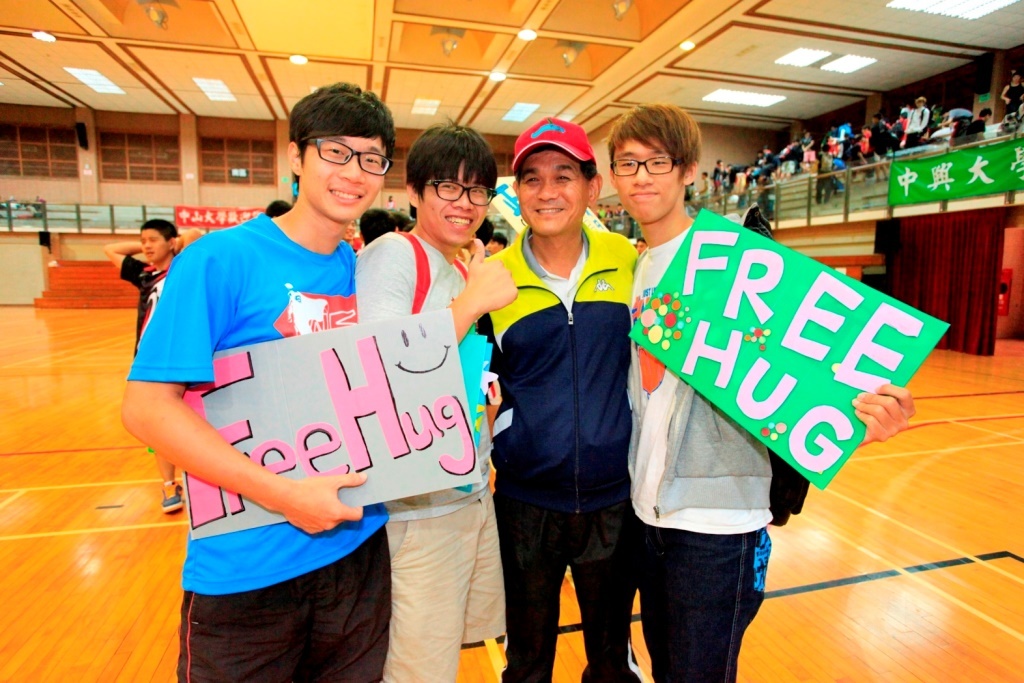 Free Hugs(另開新視窗/jpg檔)圖片