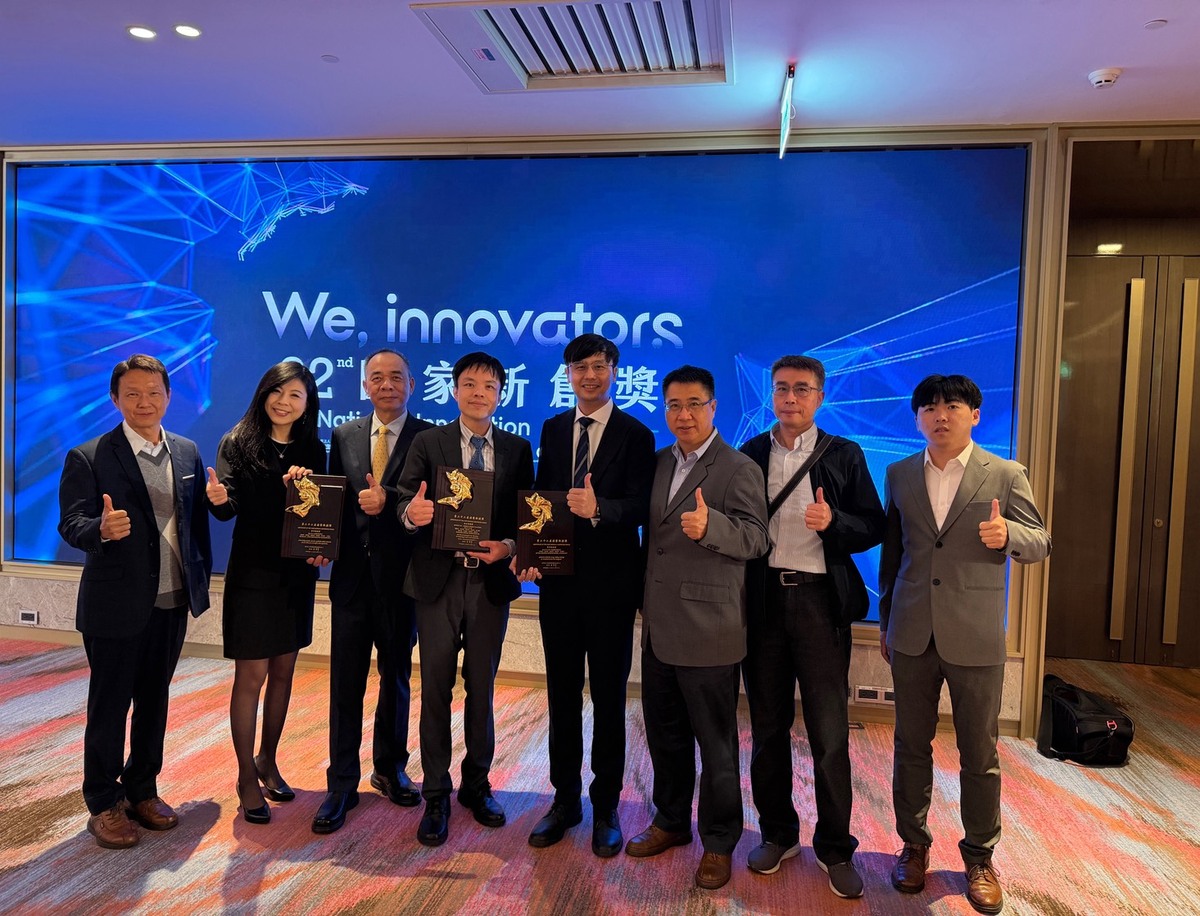 左起海軍軍官學校應用科學系副教授施詠嚴、國立中興大學森林學系終身特聘教授柳婉郁、國立中山大學海洋科學系特聘教授洪慶章、光電工程學系講座教授林宗賢、生物醫學科技學系助理教授巫建興、醫學院副院長林哲信、國立澎湖科技大學水產養殖系助理教授徐振豐、中山光電系博士張立旻。(另開新視窗/jpg檔)圖片