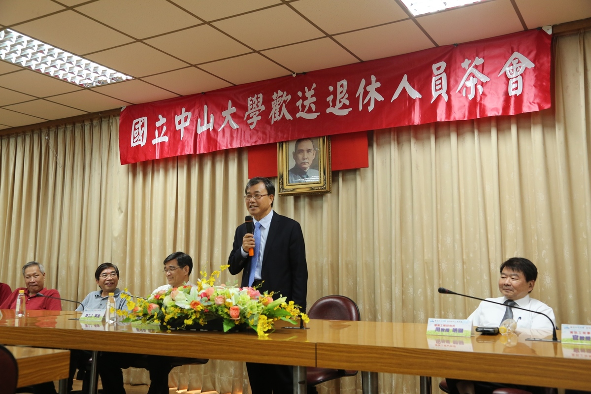 鄭校長希望退休同仁精神與中山同在(另開新視窗/jpg檔)圖片