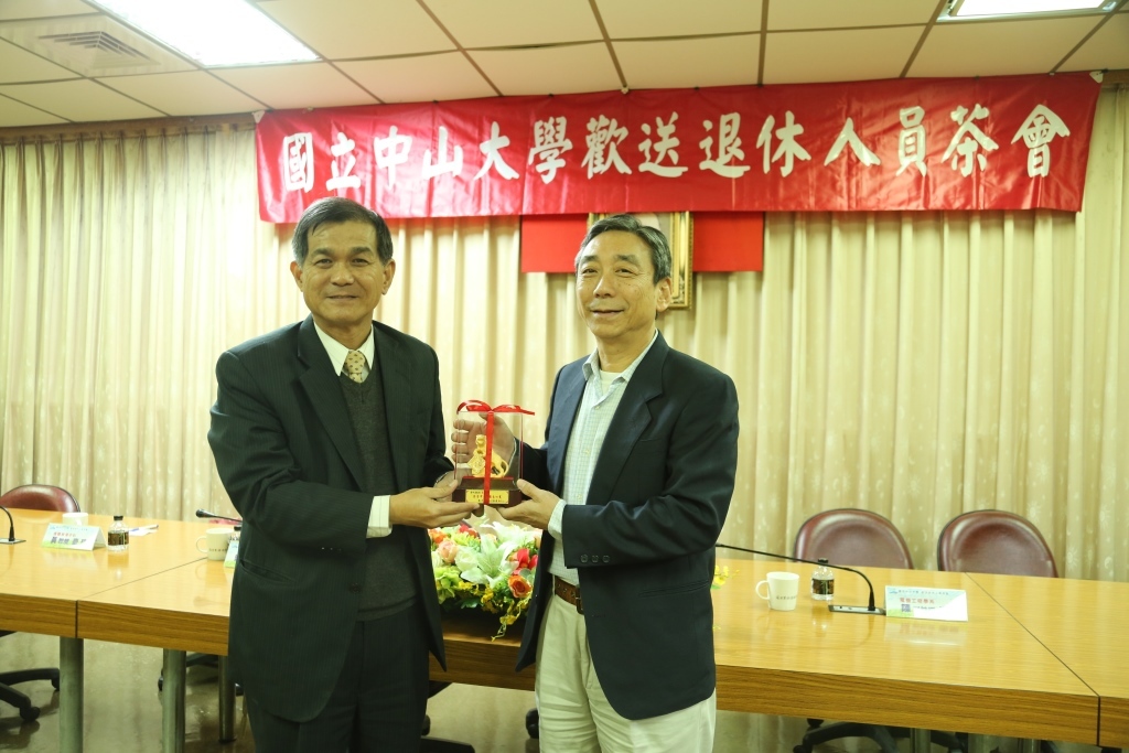 105年度上半年歡送退休人員茶會(另開新視窗/jpg檔)圖片
