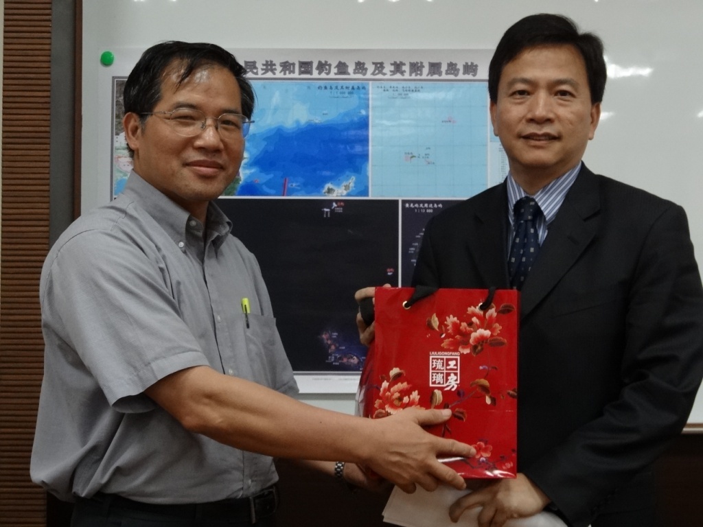 林文程院長與谷瑞生副主任(另開新視窗/jpg檔)圖片
