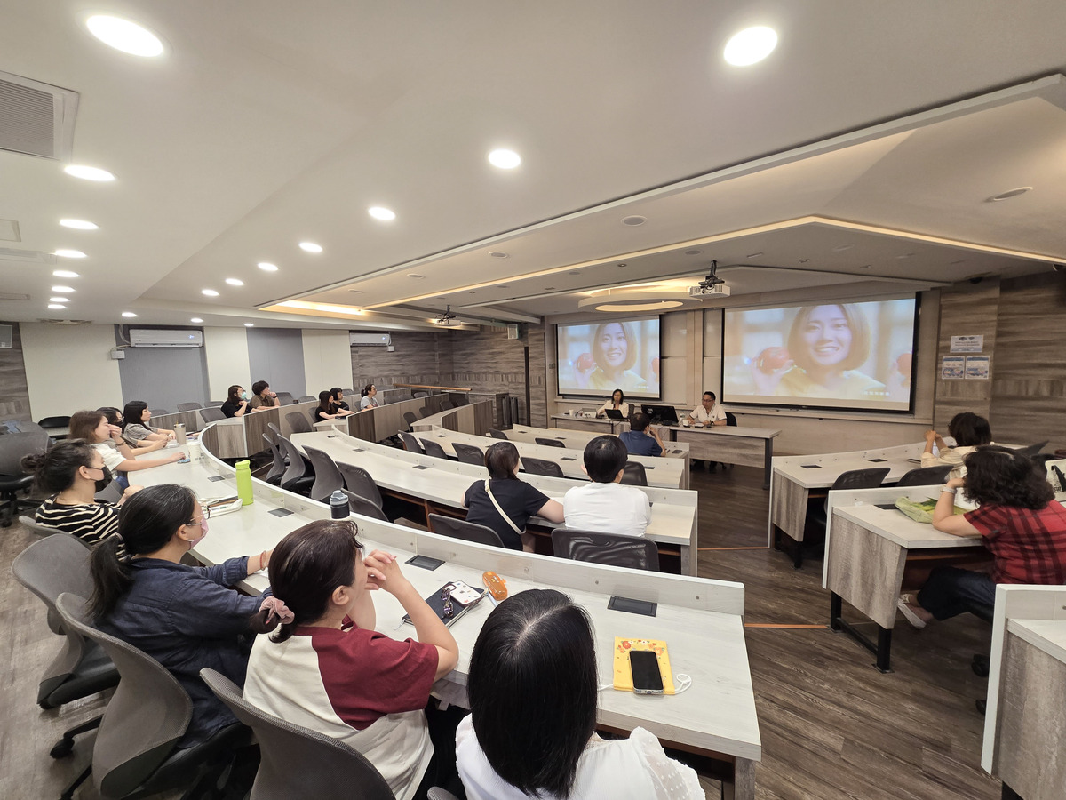 行政團隊專注聆聽，汲取業界寶貴經驗(另開新視窗/jpg檔)圖片