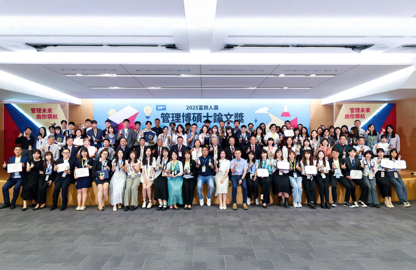 千人競逐全國最大論文賽 中山管院斬獲6獎表現亮眼