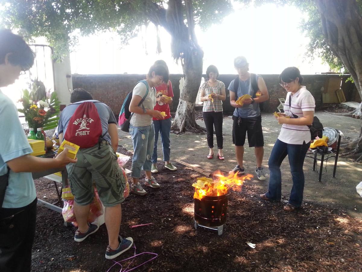 拜拜祈福不能少(另開新視窗/jpg檔)圖片