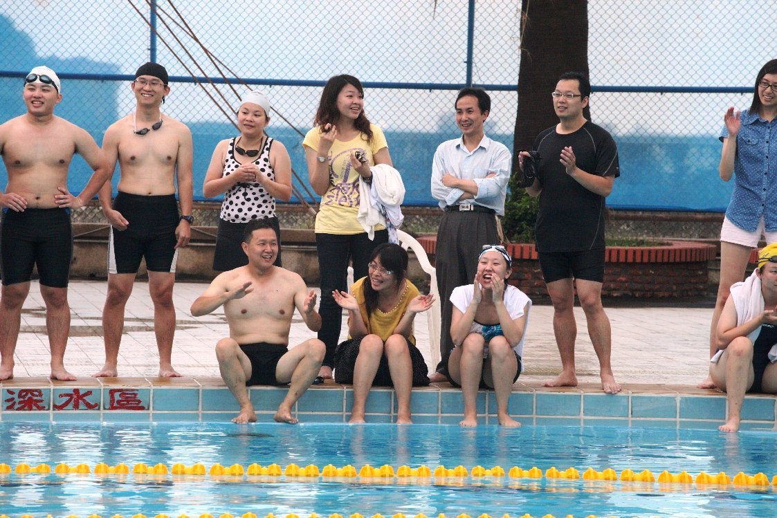 泳渡西灣熱身賽 第一屆海科院院長盃登場(另開新視窗/jpg檔)圖片