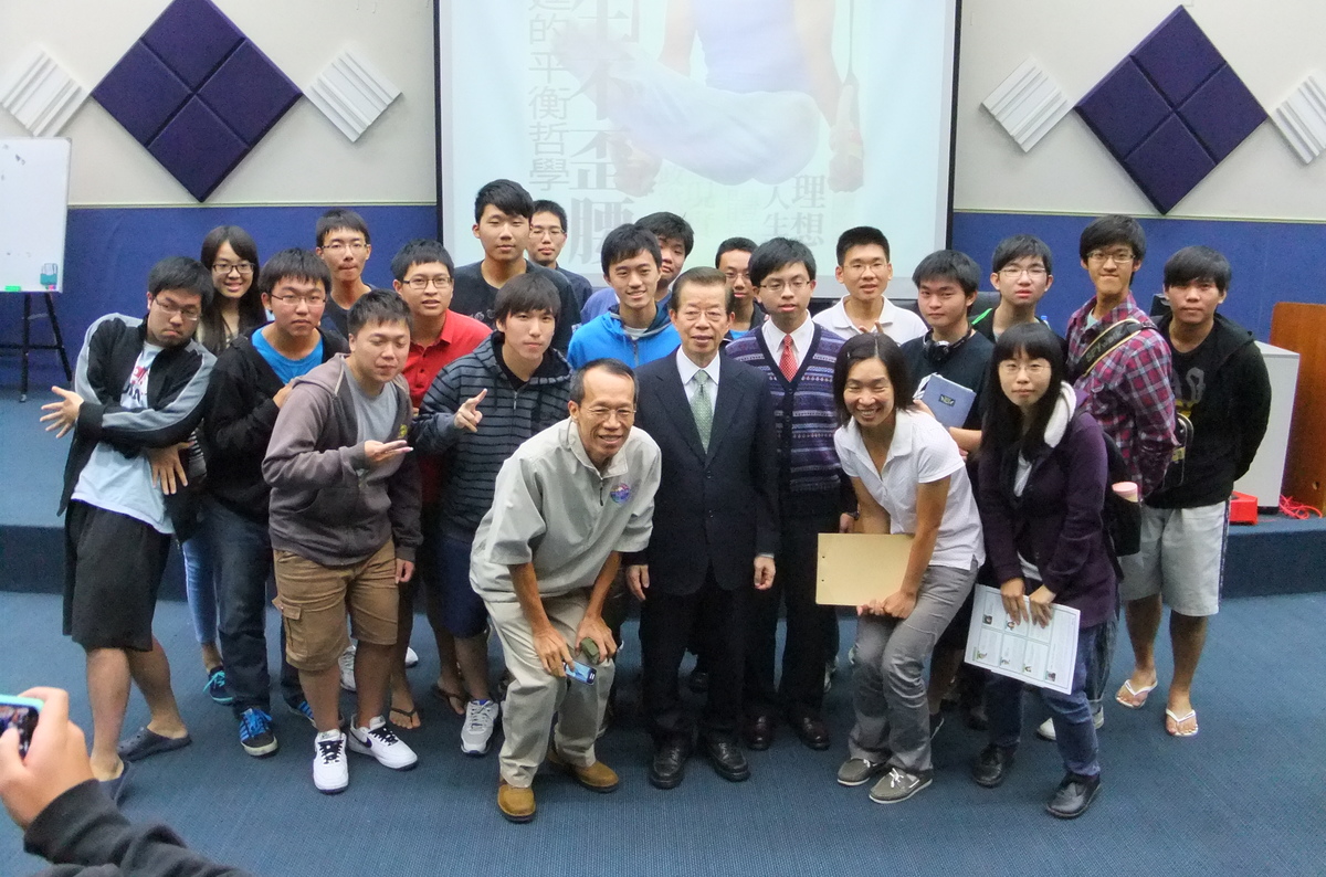 師生與謝長廷先生合影(另開新視窗/jpg檔)圖片