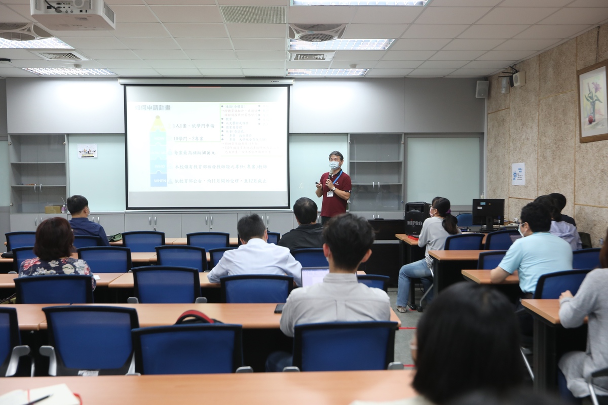 中山大學副教務長謝東佑指出，「以教育現場提出問題」是教學實踐研究的核心