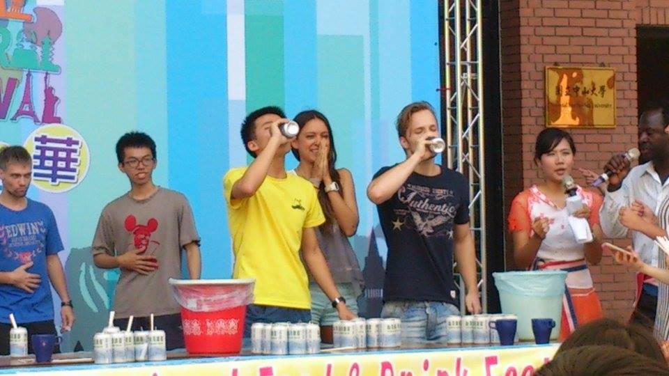 啤酒比賽競爭激烈(另開新視窗/jpg檔)圖片