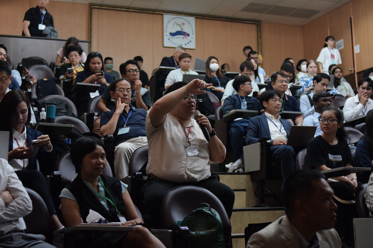 中山大學化學系邱政超助理教授於研討會深入探討化學領域研究(另開新視窗/jpg檔)圖片
